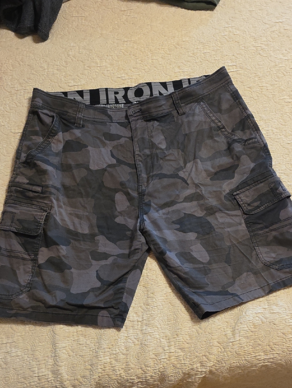 Men's Gray Camo Cargo Shorts with Multiple Pockets